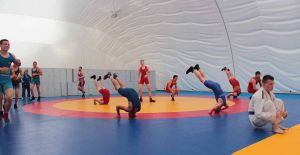 Cпортсменів тренують по повній програмі